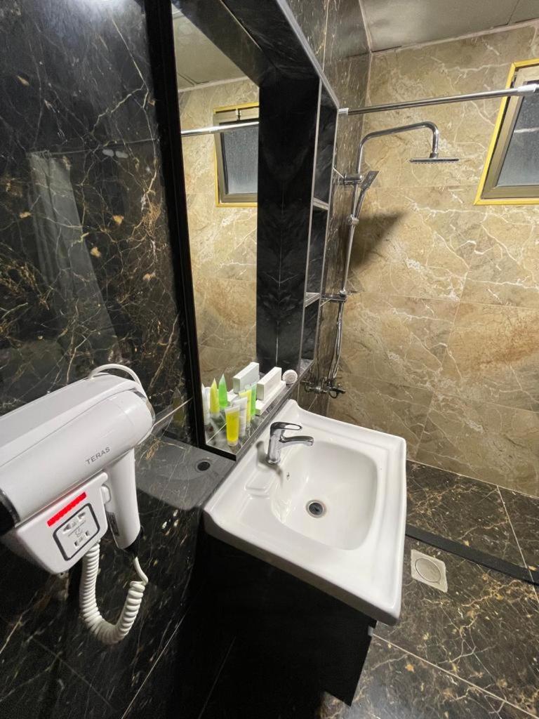 Madison Hotel Amman Zewnętrze zdjęcie